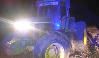 Chamical: Demoran a un joven que manejaba un tractor de dudosa procedencia