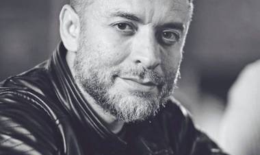 Conocido cantante fue sobreseído tras acusaciones de violencia de género que resultaron ser falsas