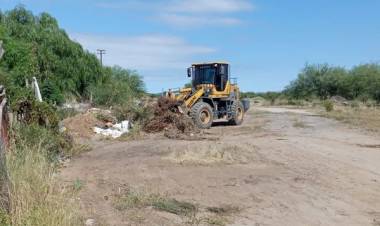 Desiderio Tello: Operativos de erradicación de microbasurales y destape de cañerias 