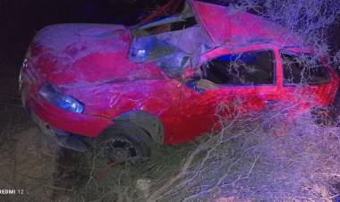 Vuelco de un automóvil sobre Ruta Nacional N°77