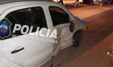 Una mujer alcholizada chocó una camioneta estacionada e intentó darse a la fuga