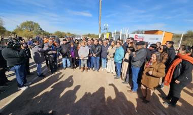 El gobernador Ricardo Quintela dejó inaugurada la perforación de agua del Camino del Peregrino en Chepes