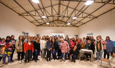 Florencia López visitó a mujeres emprendedoras de El Portezuelo