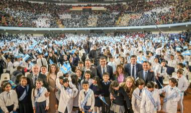 Más de 6.800 estudiantes de 4° grado de toda la provincia prometieron lealtad a la Bandera