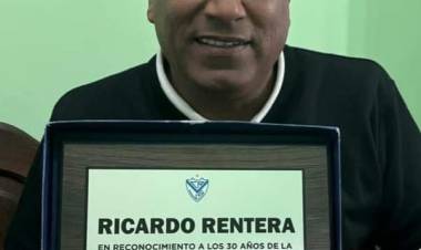 Ricardo Nicolás Rentera oriundo de Desiderio Tello recibió homenaje como campeón de la Libertadores 1994