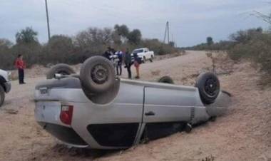 Vuelco de automovil en cerca  de San Antonio