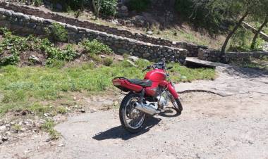 Olta: Dos mujeres cayeron de su moto luego de perder el control