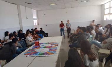 Colegio Provincial “Ariel Ramirez”: dictan taller de salud sexual y reproductiva