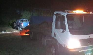 Fuerte choque sobre Ruta 38: una camioneta colisionó con un camión y luego volcó