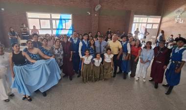 Realizaron el primer Festival de la Tradición en homenaje al grupo de baile "Amanecer Folclórico"