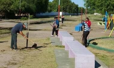 Chepes: Continuan las tareas de limpieza y desmalezamiento de espacios públicos