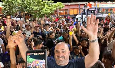 Por el día de Reyes: Comerciante de Chepes regaló 500 juguetes y una bicicleta