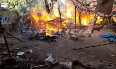 Departamento de Bomberos La Rioja: Sofocamiento de incendio en vivienda