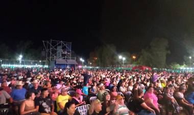 Majestuosa noche de la 37° edición del Festival Provincial del Dátil