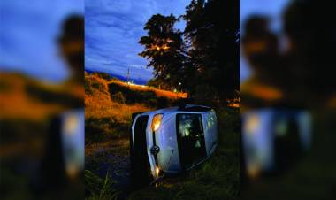 Automóvil volcó en Ruta 38