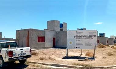 Chepes: Policía custodia viviendas en construcción por temor a usurpación