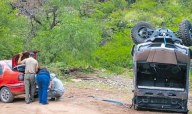 Olta: Volcó un vehículo que iba en camino al Dique