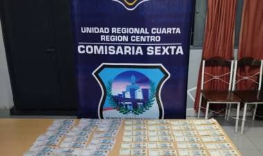 Guardó mas de un millón de pesos en una riñonera, lo escondió en un cajón, se olvidó y denunció que se lo robaron