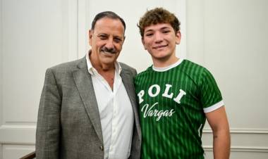El gobernador Ricardo Quintela recibió a Santiago Marcovich quien fue convocado por la selección Argentina de Hockey sub-16