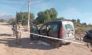 Violento robo en Famatina: seis encapuchados golpearon a un hombre y le robaron una camioneta