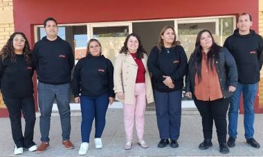 Brindan jornada de atención y descarga de la app APOS móvil