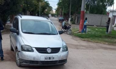 Catuna: Un adolescente herido tras choque entre un auto y una moto