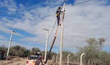 Barrio Santo Domingo: personal de electromecánica realiza cambio de luminaria