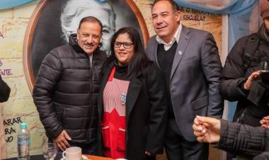 El gobernador Quintela agasajó en Chepes a las maestras y maestros del Nivel Inicial en su Día