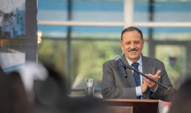 Quintela confirmó que se trabaja para dar un aumento para estatales en julio