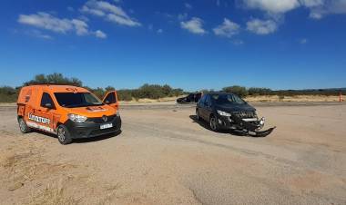Choque sin heridos en Catuna: colisionaron un auto y una furgoneta sobre Ruta 31