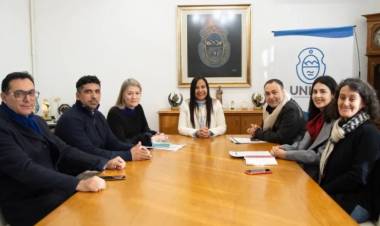 Presentaron carreras de posgrado de la UNLaR