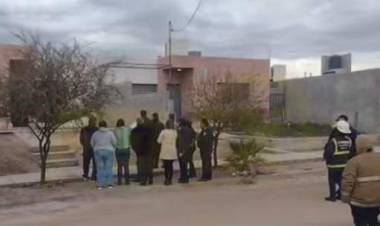 Tragedia en Chepes: La policía confirmó que un menor que es hijo de la victima se encontraba en la escuela