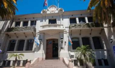 Se oficializó el aumento para toda la Administración Pública: $80.000 más y suba del básico