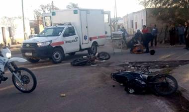 Chepes: dos motociclistas chocan y uno termina trasladado al hospital