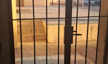 Chepes: Rompieron una puerta del centro cultural en acto de vandalismo