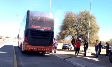 Chepes: incautan cerca de un kilo de drogas de un colectivo en control policial