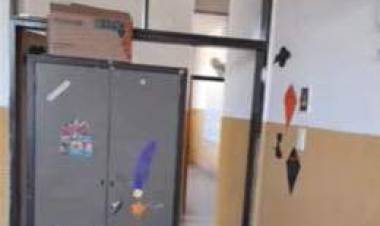 Portezuelo: Padres de la Escuela N° 91 piden puertas en las aulas mientras inauguran sala de robótica