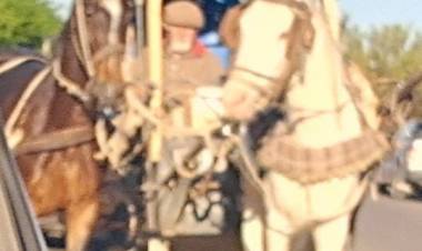 Un peregrino de Córdoba recorre más de 600 km en sulky rumbo a Difunta Correa