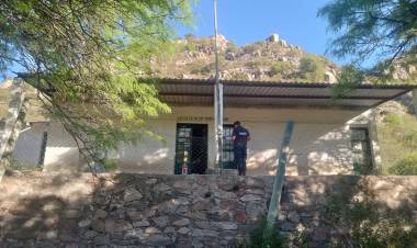 Robo y destrozos en una escuela rural abandonada cerca de Chepes