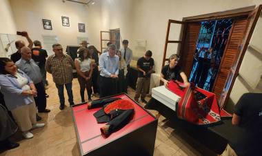 Gran concurrencia en la ceremonia de cambio de traje