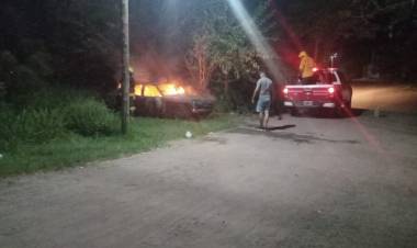 Incendio de un automóvil en Olta durante la madrugada