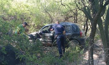 Vuelco de un automóvil camino al Dique de Olta: una mujer resultó con lesiones leves