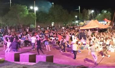 El Festival del Hachero Riojano hizo vibrar a Chepes en una noche inolvidable de música y tradición