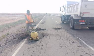 Vialidad Nacional realiza trabajos de bacheo en la Ruta Nacional 141, tramo Mascasín