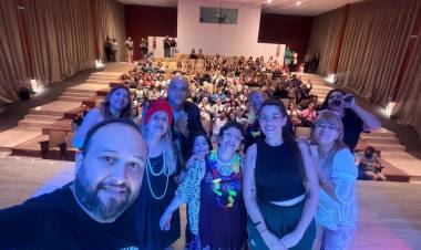 Chepes: éxito rotundo del “Teatro en Pantuflas” en el Multiespacio Luis Ángel Oviedo