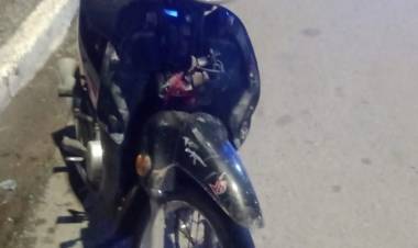 Fuerte choque en el centro de Chepes: un joven hospitalizado tras una maniobra imprudente