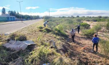Chepes: Operativo de limpieza y mantenimiento en el acceso oeste