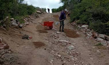 Mantenimiento de caminos vecinales en todo el departamento