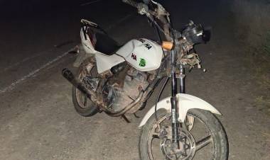 Choque entre motocicleta y bicicleta en Ruta 141: tres personas fueron trasladadas al hospital