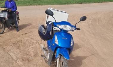 Dos motos chocaron en Milagro y atribuyen el siniestro a la maleza alta